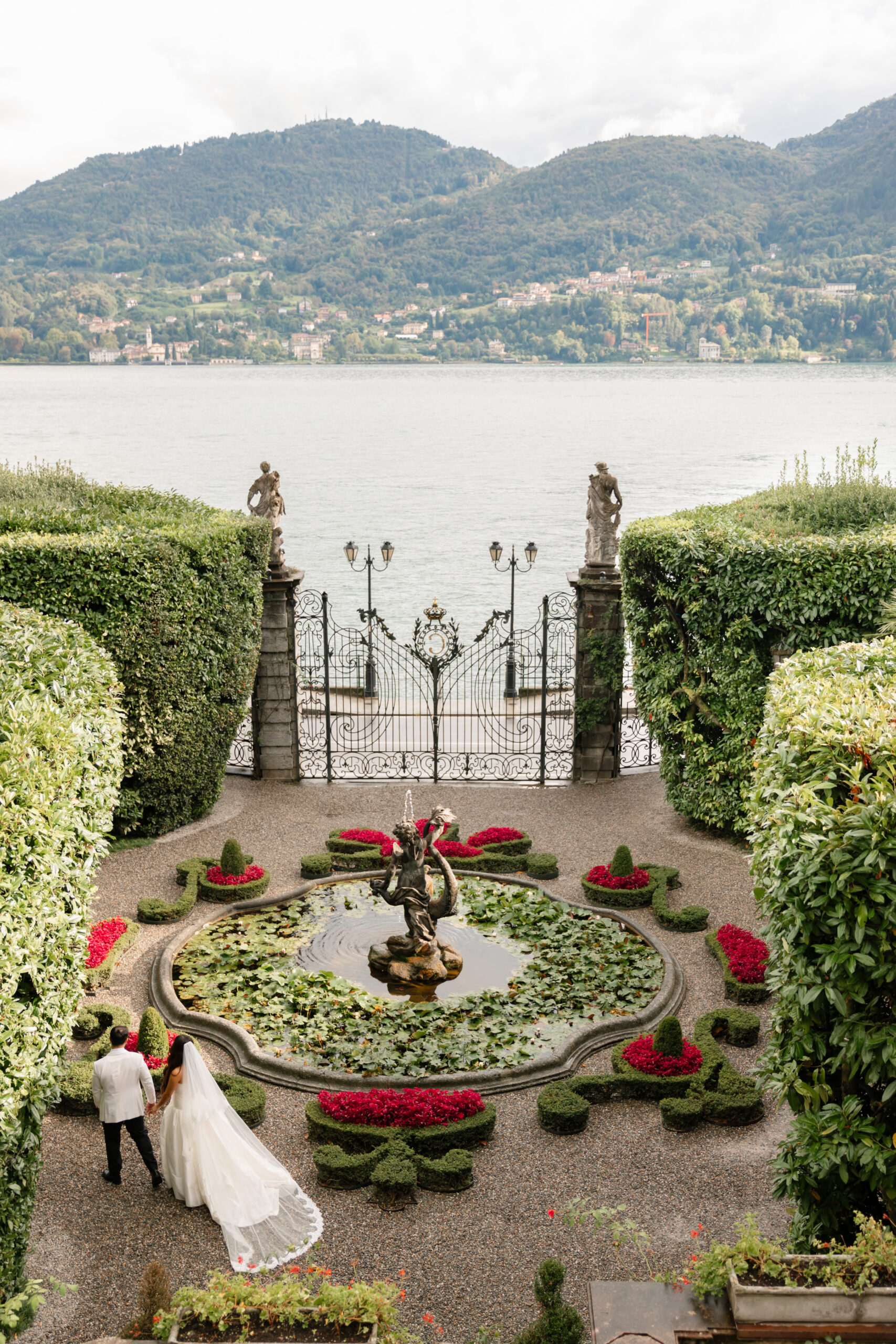 bride and groom in villa carlotta, lake como